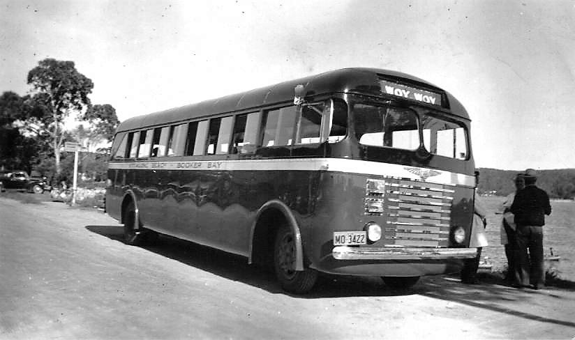 1947_REO_Bus_Ettalong_Beach_Woy_Woy_Booker_Bay_PA_Andersen