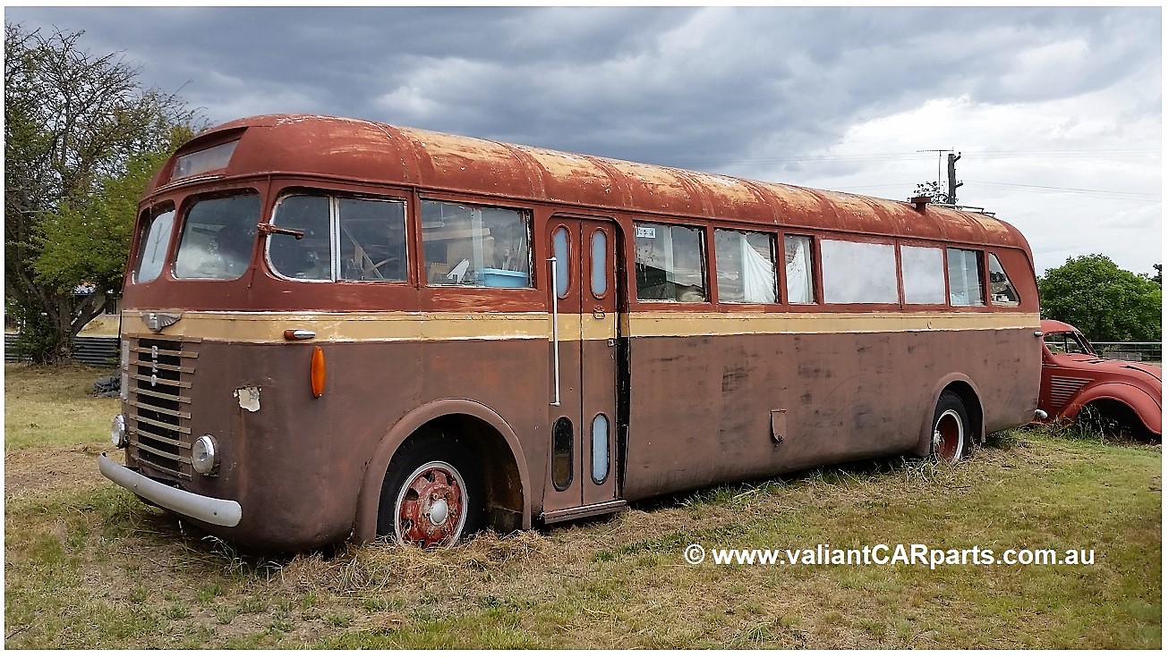 1947_REO_Bus_Motorhome-LH