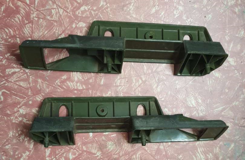 Chrysler_valiant_armrest_bases_ve_vf_vg_vh_vj_vk_cl_Very_Good_pair_olive_green