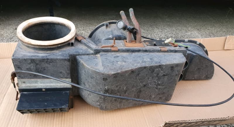 Chrysler_valiant_heater_demister_underdash_unit_vg_vh_vj_vk_cl_cm_1970_to_1981