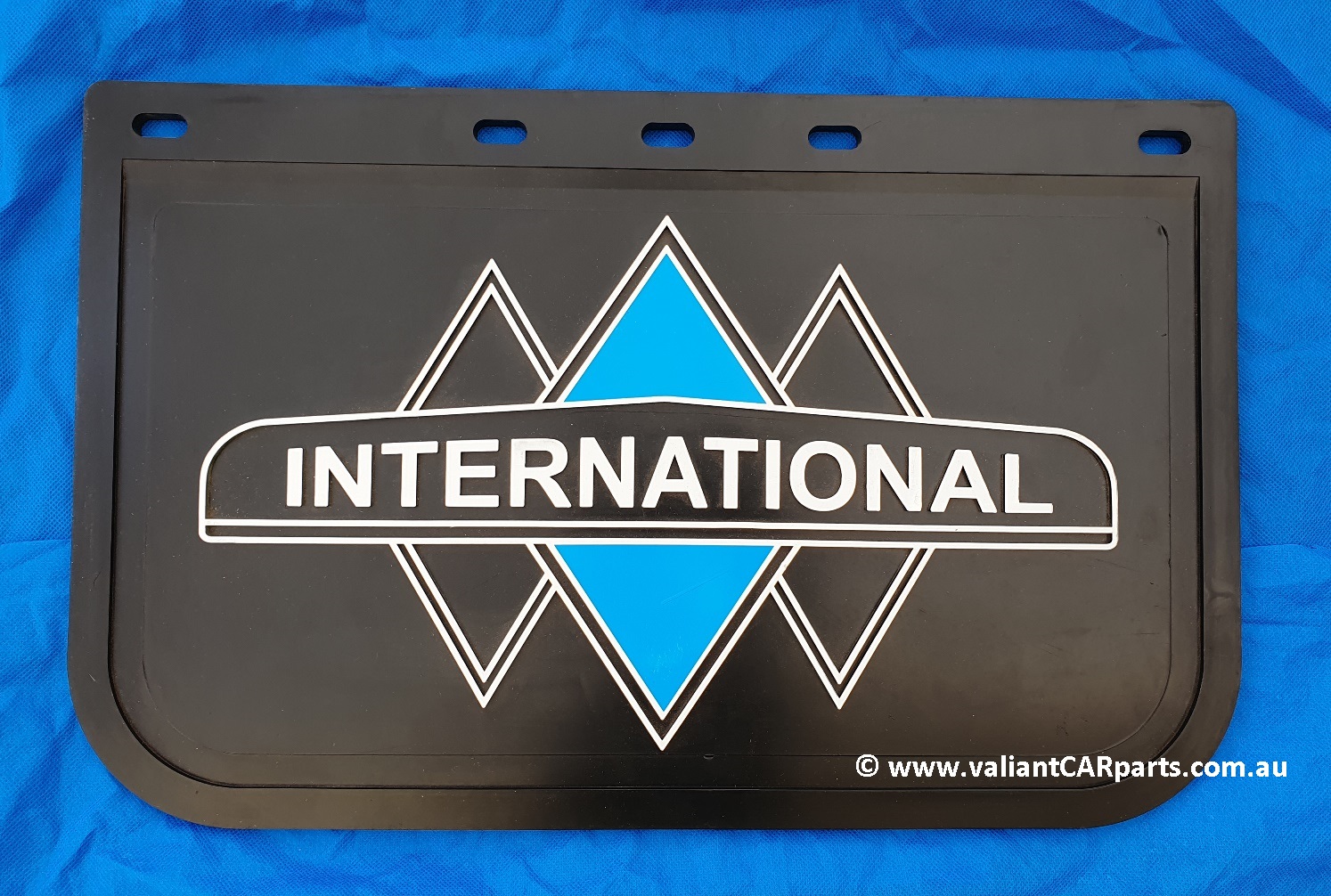 IH_vintage_International_Truck_triple_diamond_early_Mud_Flap_1930s-1940s
