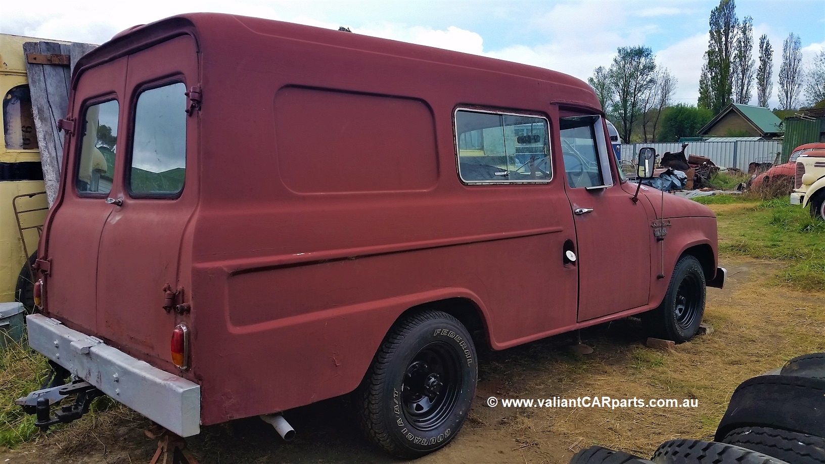 Jeff_Andersens_Australian_1972_International_Harvester_C1200_IH_Van-Rear