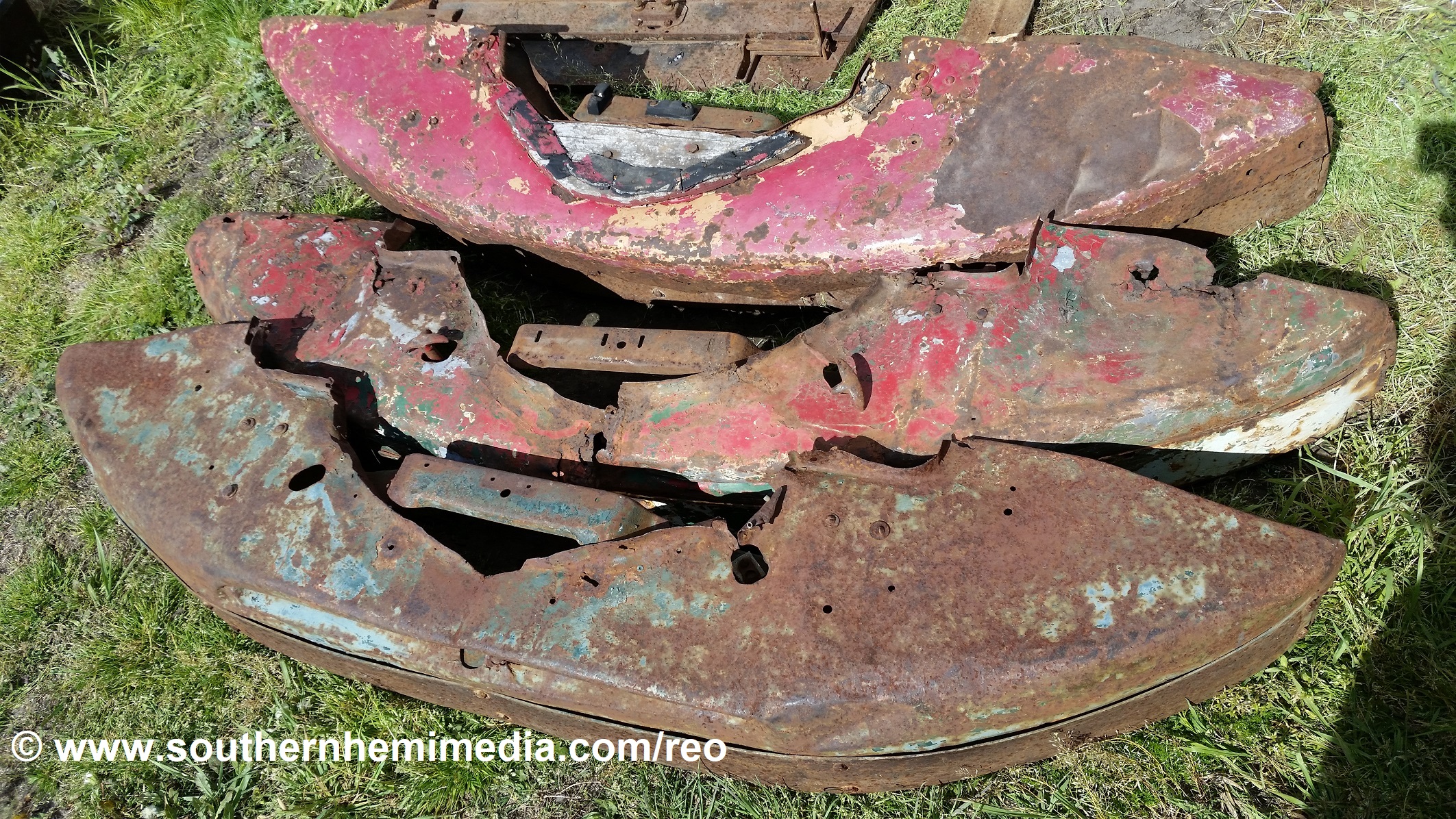 REO_truck_bus_car_parts_1949-1950s_Gold_Comet_Crown_Fenders_mudguards_Hood_Bonnet_etc_(27)