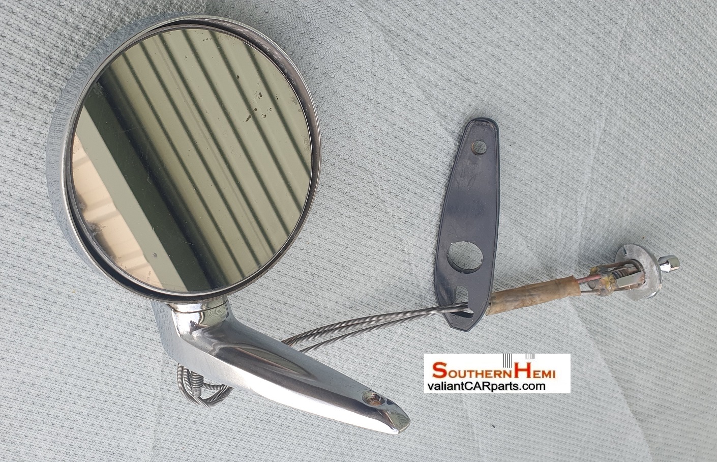 Chrysler_valiant_VG_remote_external_mirror_VIP_770_Regal_VE,_VF